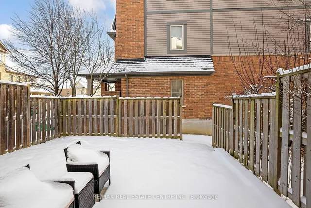 Additional image 32 of 27 Cedar Lake Cres