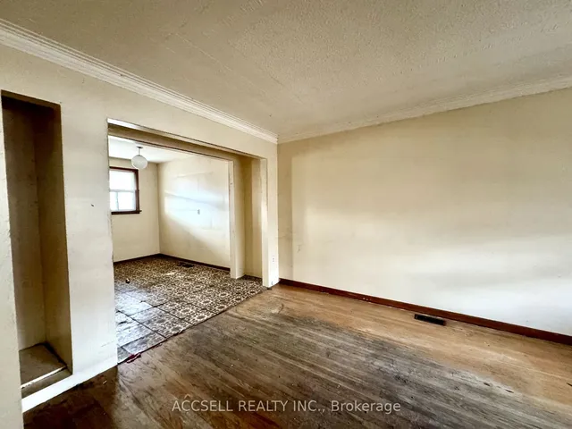 Additional image 6 of 684 Manning Ave