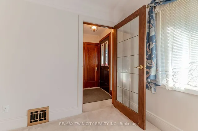 Additional image 13 of 547 Roxborough Ave