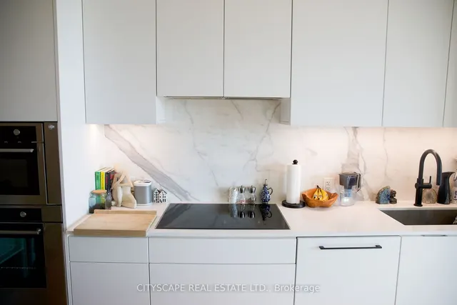 Additional image 16 of 899 College St Unit 618