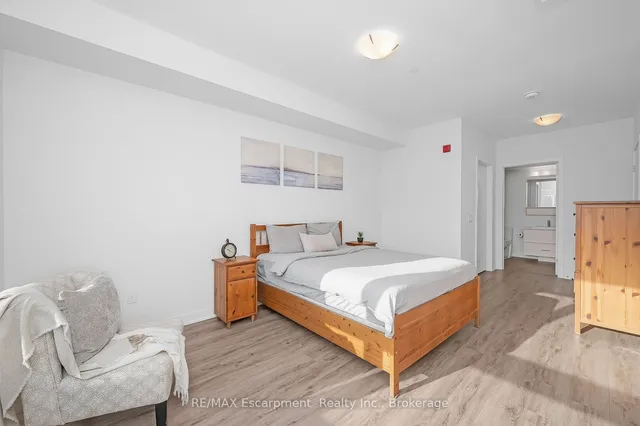 Additional image 20 of 320 PLAINS Rd Unit 220