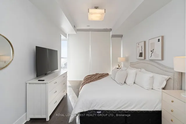 Additional image 20 of 29 Queens Quay Unit 904