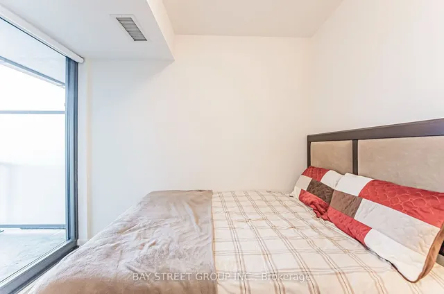 Additional image 5 of 250 Lawrence Ave Unit 526