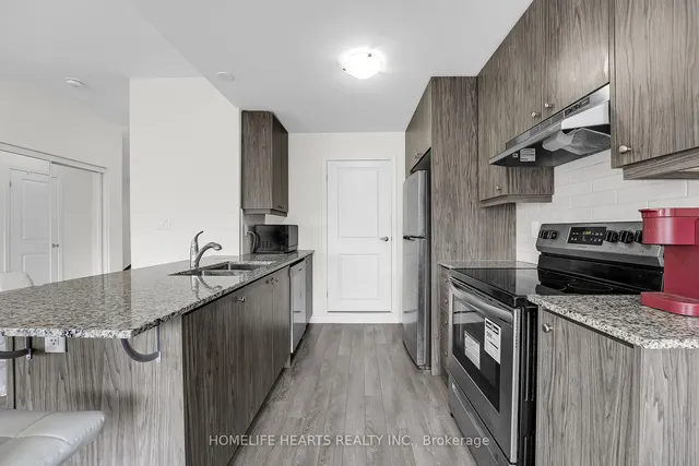 Additional image 35 of 250 Lagerfeld Dr Unit 11