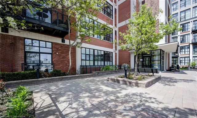 404 King St Unit 102
