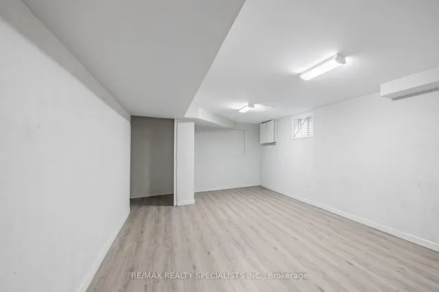 Additional image 27 of 30 Winterfold Dr