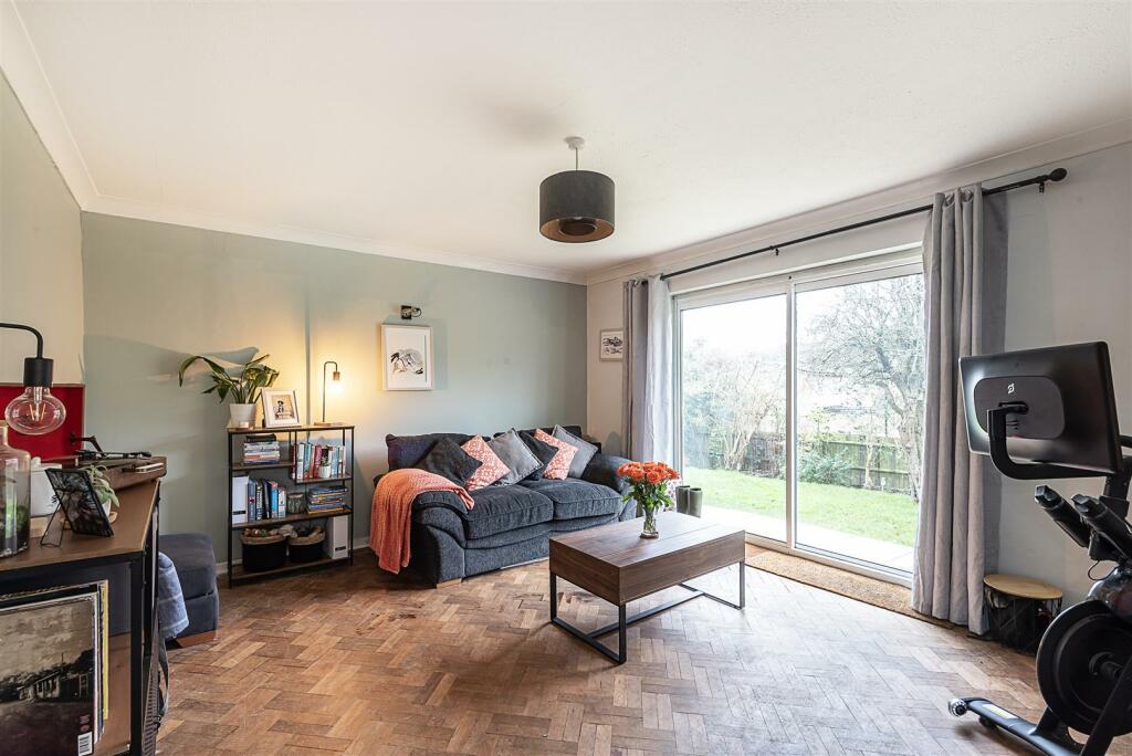 Additional image 4 of Walkers Close, Harpenden