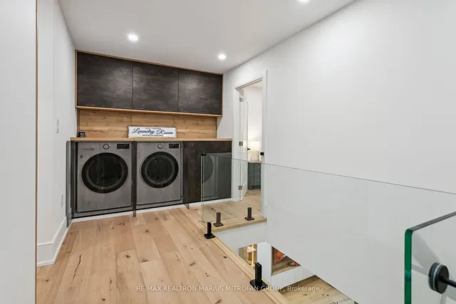 Additional image 22 of 21 Toynbee Tr