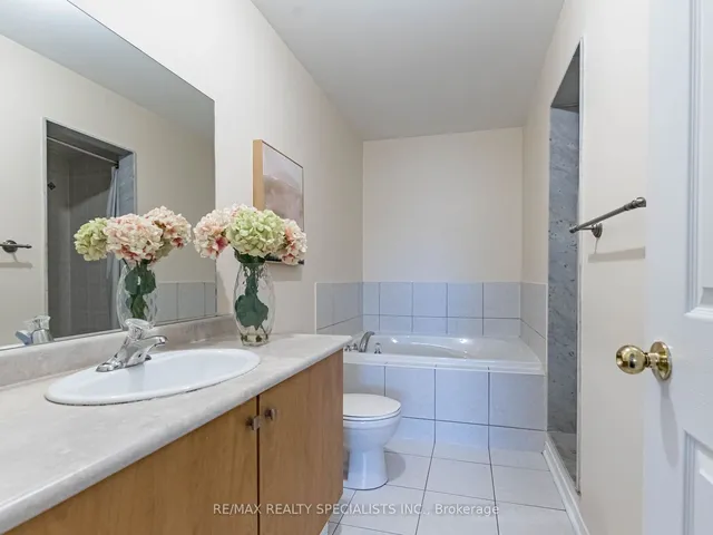 Additional image 20 of 25 Commodore Dr