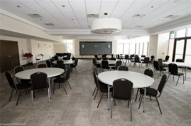 Additional image 24 of 3290 New St Unit 204