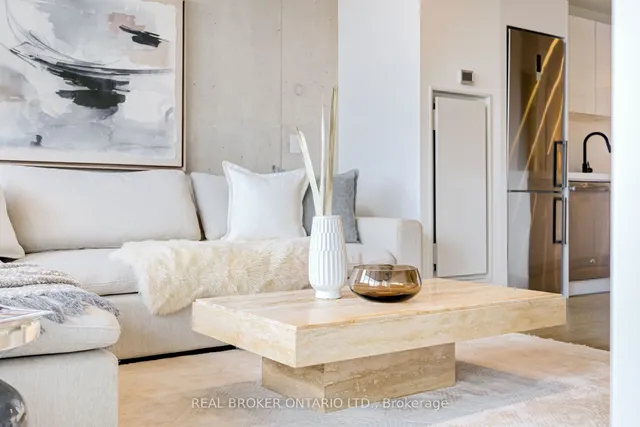 Additional image 8 of 608 Richmond St Unit 717