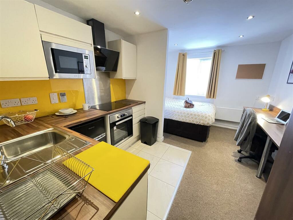 Additional image 2 of C6G Second