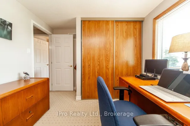 Additional image 32 of 847 Cedarbrae Ave