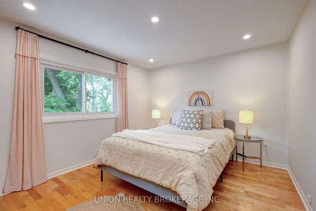 Additional image 22 of 116 Scarboro Cres