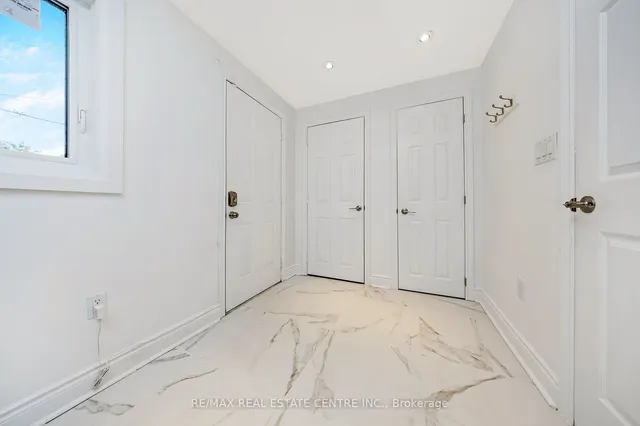 Additional image 17 of 323 Kipling Ave