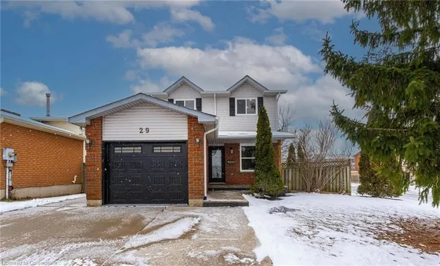 29 Featherwood Cres