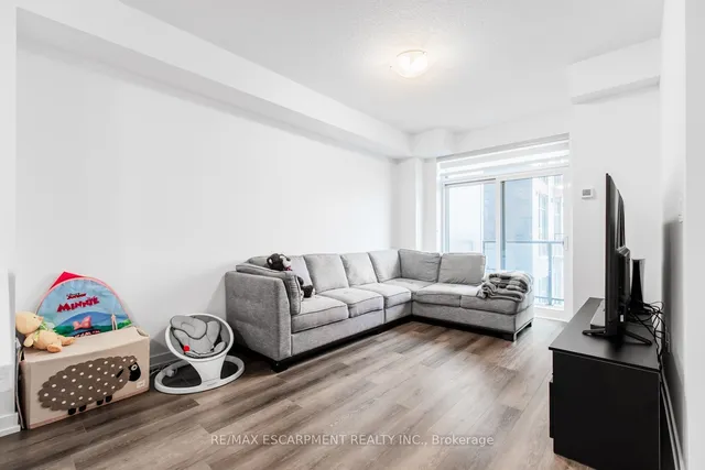 Additional image 19 of 470 Dundas St Unit 214