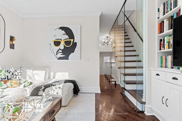 Additional image 24 of 184 Macpherson Ave