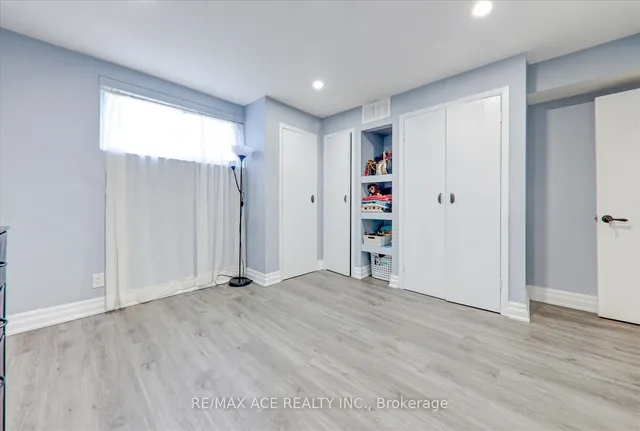 Additional image 29 of 121 Cultra Sq