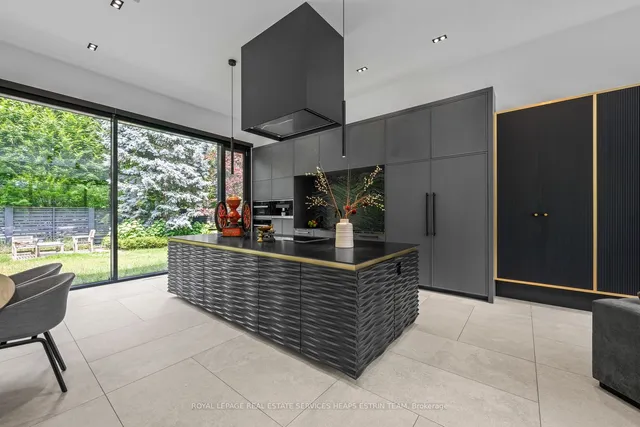 Additional image 12 of 108 Stratford Cres