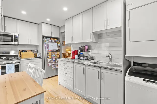 Additional image 16 of 94 Canada St