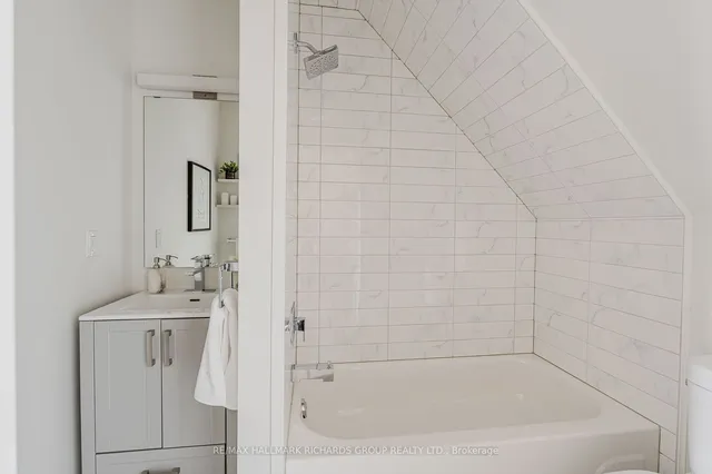 Additional image 23 of 17 Brick Crt