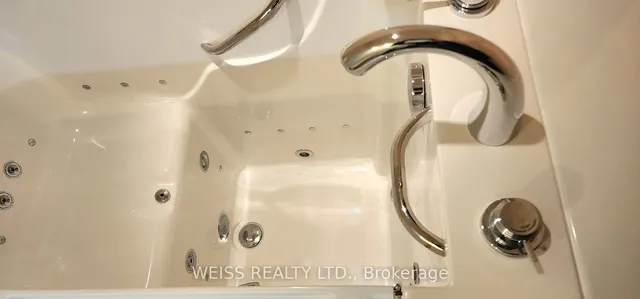 Additional image 6 of 2737 Keele St Unit 402