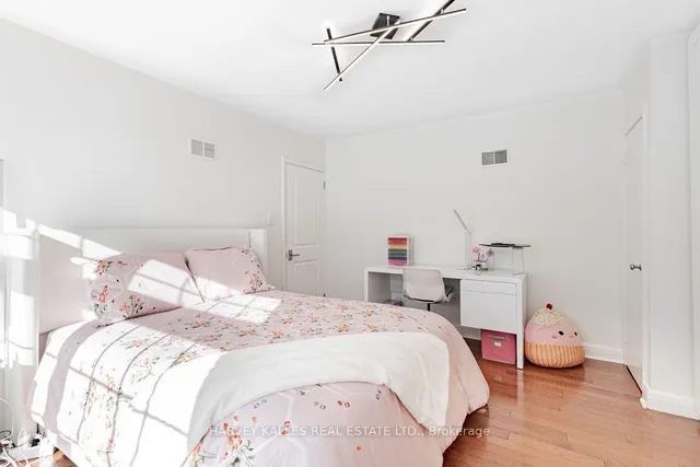 Additional image 27 of 144 Armour Blvd