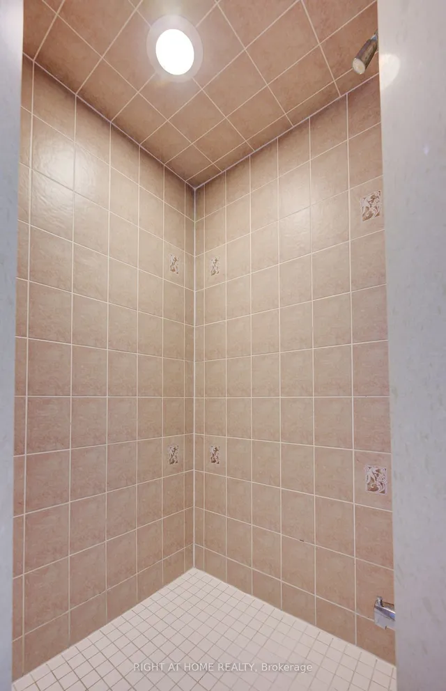 Additional image 10 of 1100 Bonin Cres