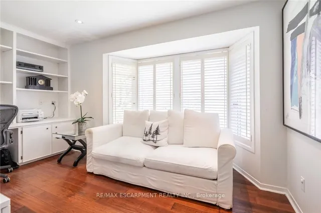 Additional image 19 of 607 Edgewater Cres