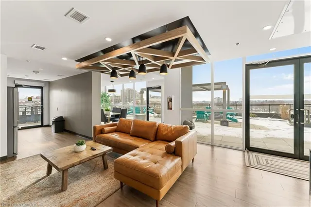 Additional image 20 of 60 Charles St Unit 2712