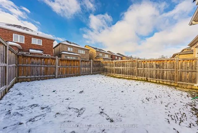 Additional image 38 of 23 Little Britain Cres