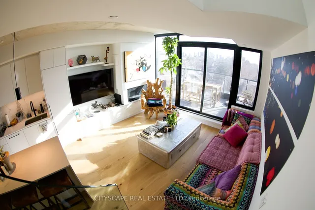 Additional image 9 of 899 College St Unit 618