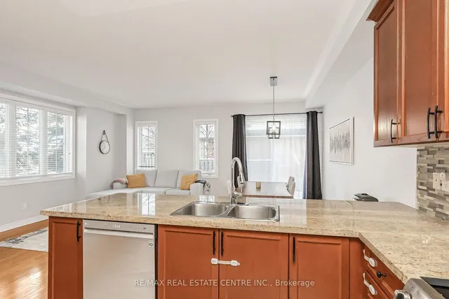 Additional image 14 of 27 Cedar Lake Cres