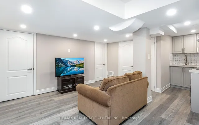 Additional image 32 of 949 logan Dr