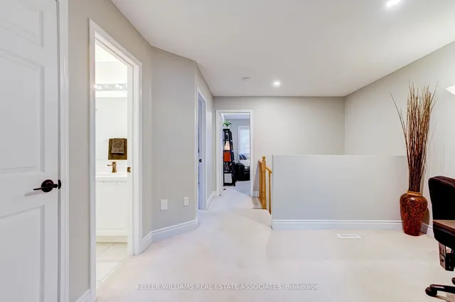 Additional image 30 of 94 Panton Tr