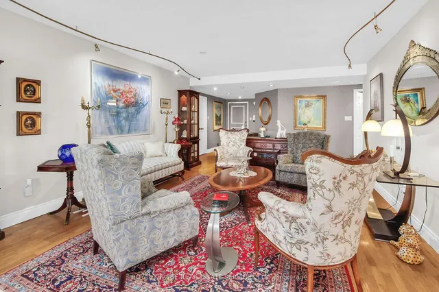 Additional image 8 of 130 Carlton St Unit 609