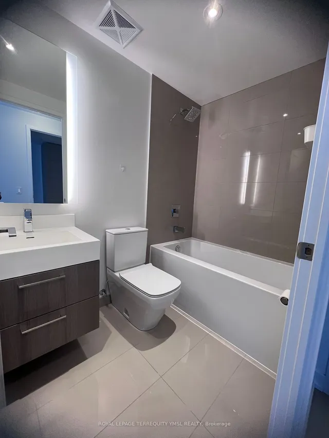 Additional image 9 of 1 Yorkville Ave Unit 1601