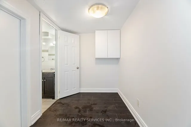 Additional image 31 of 41 Townhouse Cres