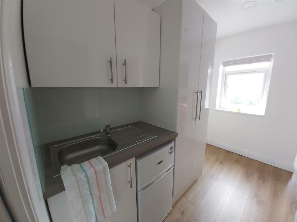 Additional image 4 of Dale road