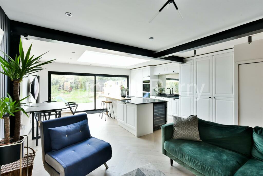 Additional image 19 of Holloways Lane, Welham Green