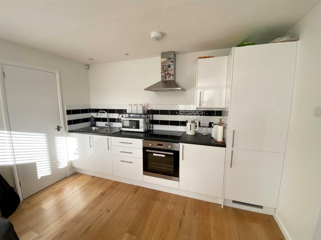 Additional image 4 of 27  Nash Close