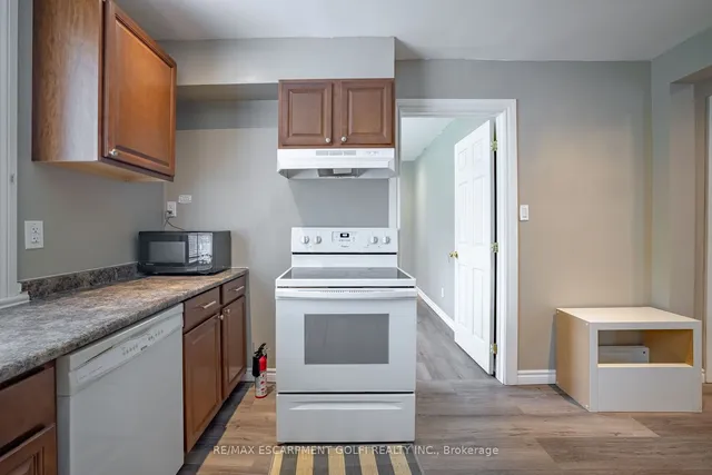 Additional image 11 of 86 Whitney Ave