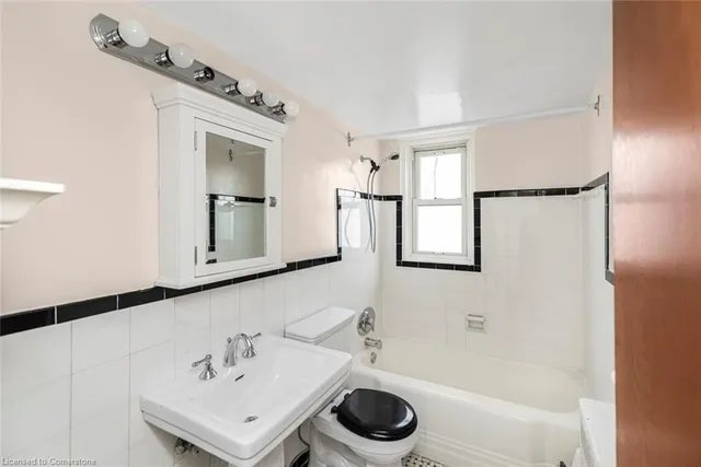 Additional image 20 of 802 King St Unit 5