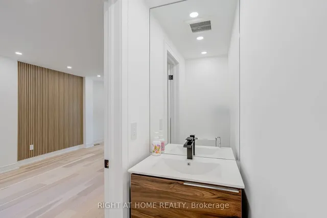 Additional image 8 of 714 Palmerston Ave