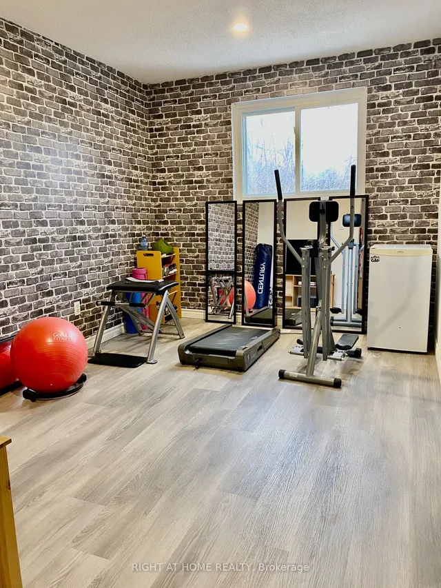 Additional image 22 of 453 Woodview Rd Unit 7