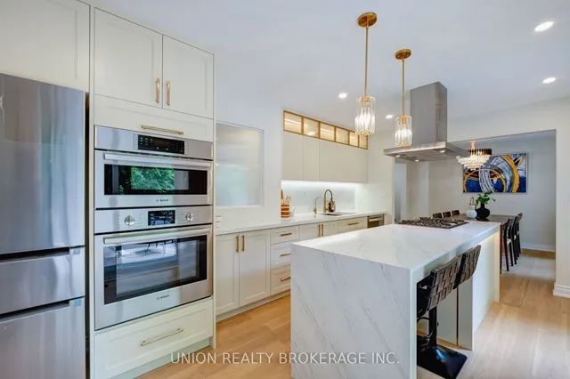 Additional image 13 of 116 Scarboro Cres