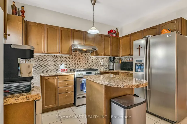 Additional image 29 of 8 Lampman Dr