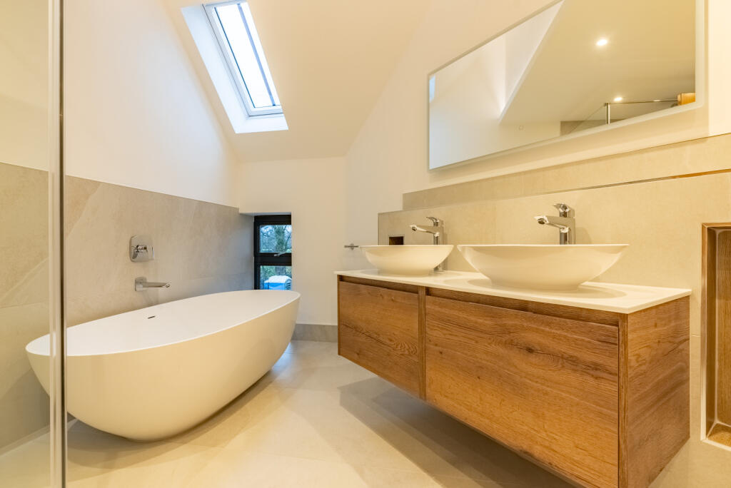 Additional image 35 of Oakridge, Drop Lane, Bricket Wood, St Albans, AL2