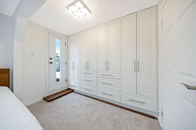 Additional image 23 of 323 Kipling Ave